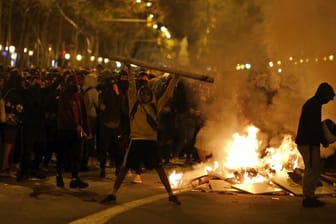 In Barcelona ist es erneut zu schweren Ausschreitungen von katalanischen Unabhängigkeitsbefürwortern gekommen.