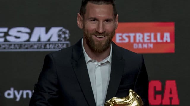 Lionel Messi erhielt bei einer Zeremonie in Barcelona seinen sechsten Goldenen Schuh.