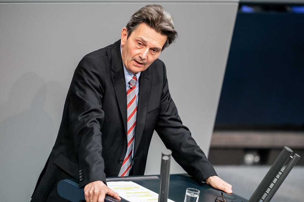 Rolf Mützenich: Der SPD-Politiker sieht die Verantwortung für den Anschlag auch bei dem AfD-Fraktionsvorsitzenden Alexander Gauland.
