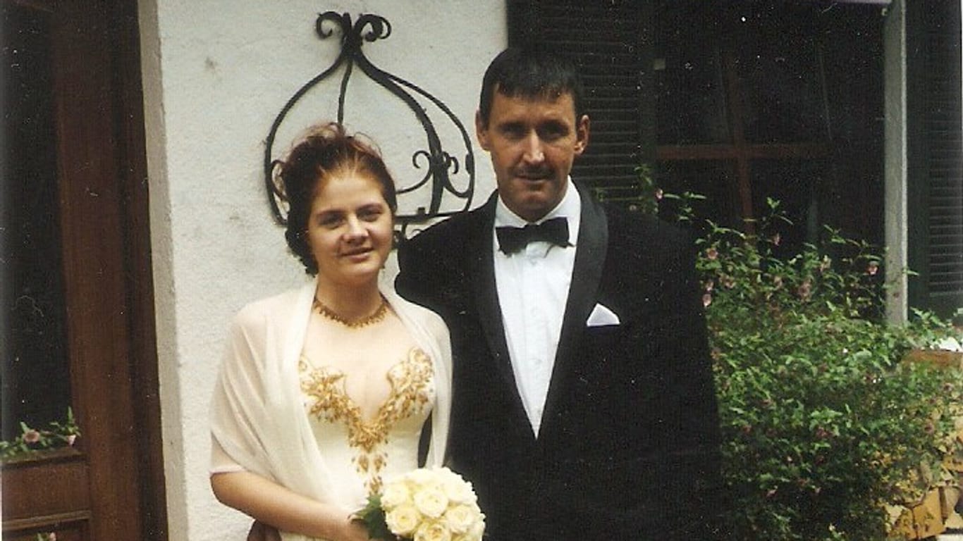 Manfred Genditzki bei seiner Hochzeit: Der Hausmeister hat mittlerweile mehr als zehn Jahre im Gefängnis verbracht.