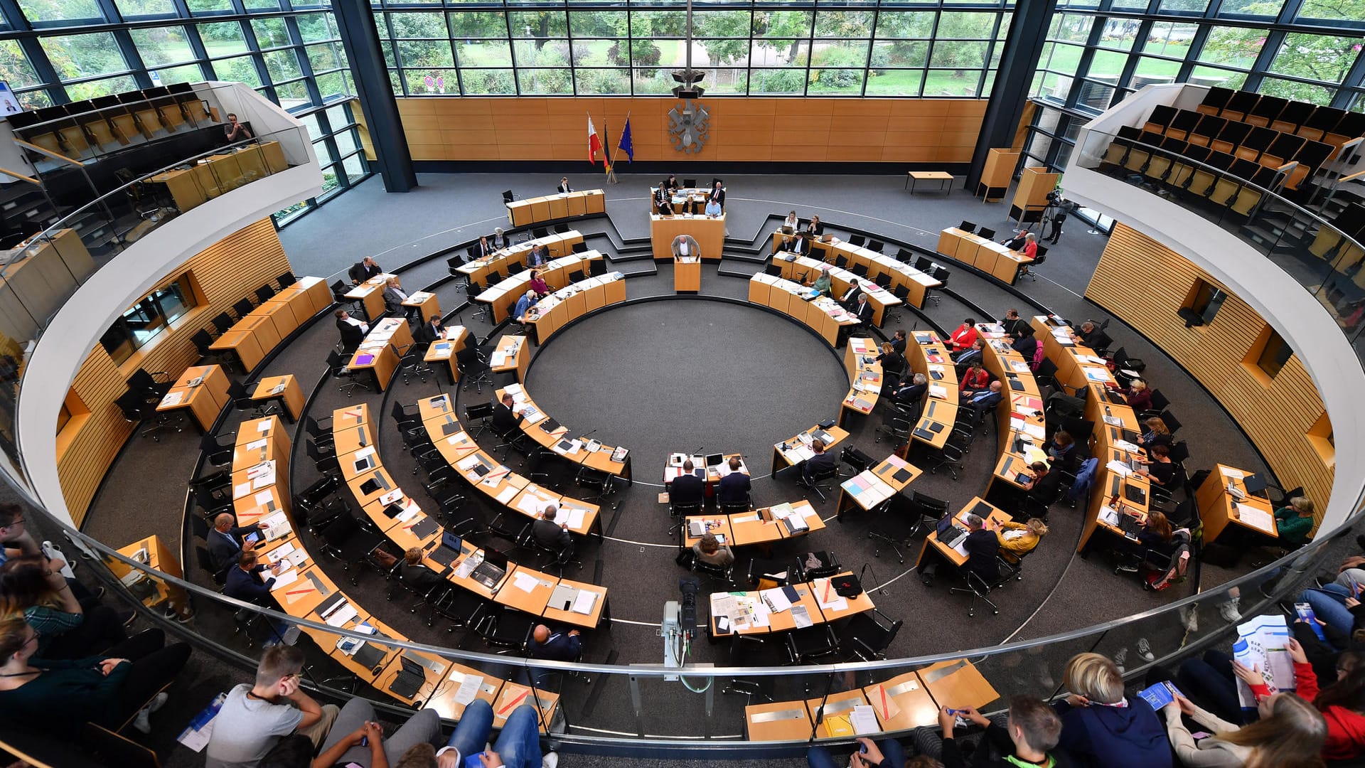 Der Thüringer Landtag: Noch regiert eine rot-rot-grüne Koaliton unter Bodo Ramelow in Thüringen. (Archivbild) Der Thüringer Landtag: Noch regiert eine rot-rot-grüne Koaliton unter Bodo Ramelow in Thüringen. (Archivbild)
