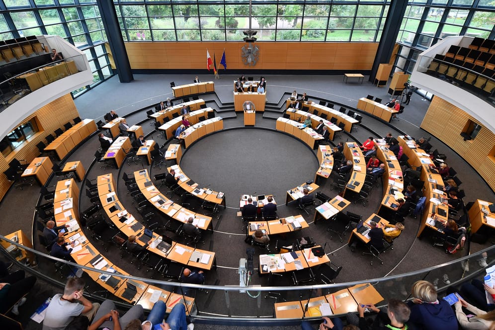 Der Thüringer Landtag: Noch regiert eine rot-rot-grüne Koaliton unter Bodo Ramelow in Thüringen. (Archivbild)