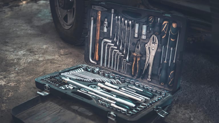 Für jede Arbeit ausgerüstet: Heute ist ein Werkzeugkoffer von Brüder Mannesmann Werkzeuge im Angebot (Symbolbild).