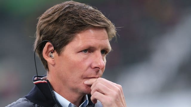 Wolfsburgs Trainer Oliver Glasner bezeichnet den VfL vor dem Spiel gegen RB Leipzig als Außenseiter. Wolfsburgs Trainer Oliver Glasner bezeichnet den VfL vor dem Spiel gegen RB Leipzig als Außenseiter.
