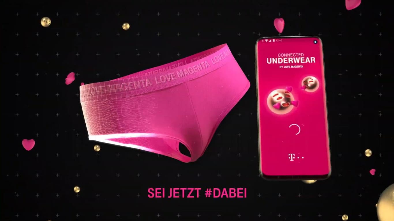 Das Werbebild zeigt die smarte Unterwäsche der Telekom: Mit vernetzten Schlüpfern will das Unternehmen Liebespaaren auf die Sprünge helfen.