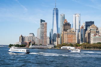Skyline von New York City: Wer etwas mehr für seinen Urlaub zahlt, kann häufig kurzfristig stornieren.
