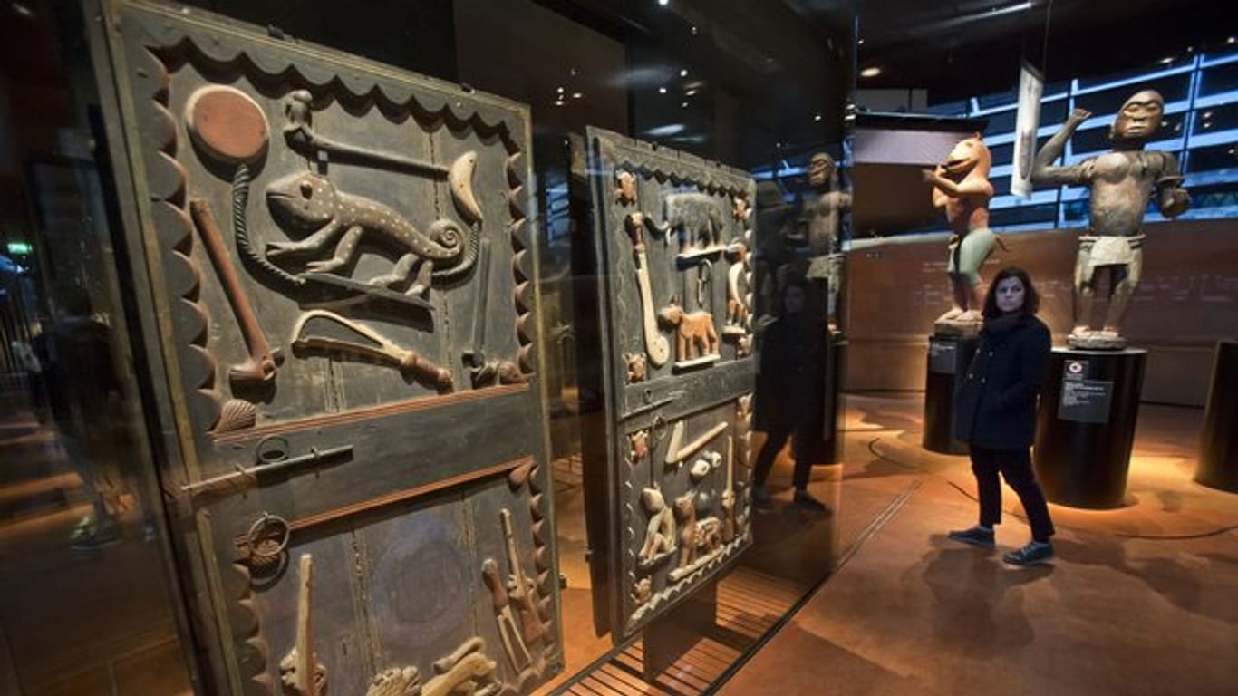 Wissenschaftler fordern Museumsdaten für Suche nach Kolonialobjekten.