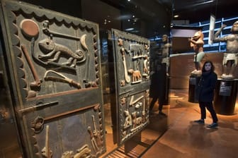 Wissenschaftler fordern Museumsdaten für Suche nach Kolonialobjekten.