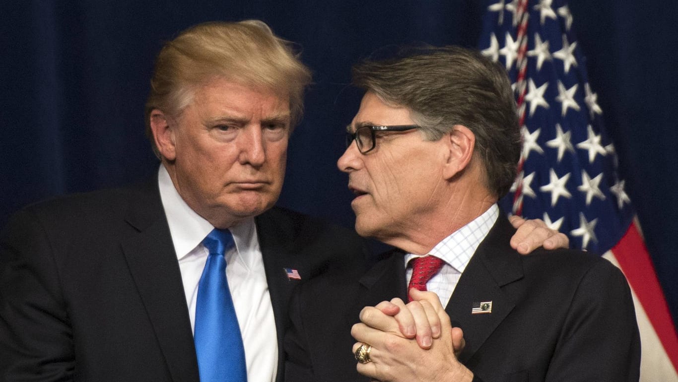 Trump mit Perry: Der US-Präsident hat den Rücktritt seines Energieministers verkündet.