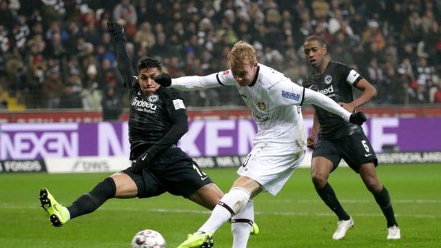 Zum Auftakt des achten Spieltages empfängt Eintracht Frankfurt Bayer Leverkusen. Zum Auftakt des achten Spieltages empfängt Eintracht Frankfurt Bayer Leverkusen.