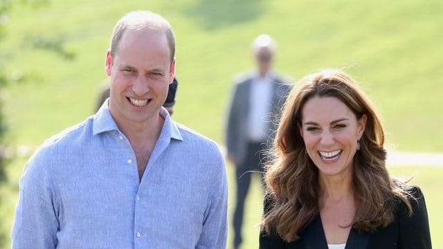 Kate, Herzogin von Cambridge, und der britische Prinz William beim Besuch im Army Canine Centre in Islamabad.