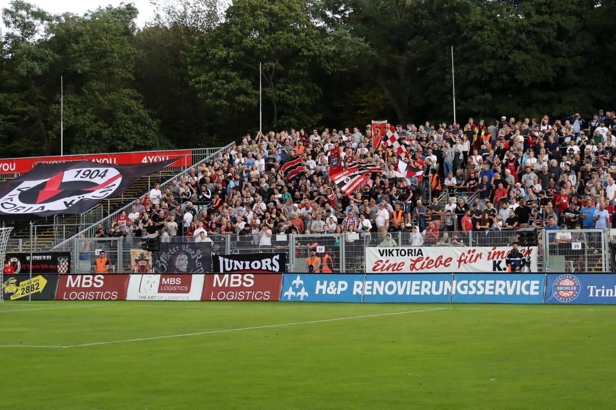 Eine Stehtribüne: Der FC Viktoria Köln 1904 ist im Kölner Fußball inzwischen deutlicher wahrzunehmen.