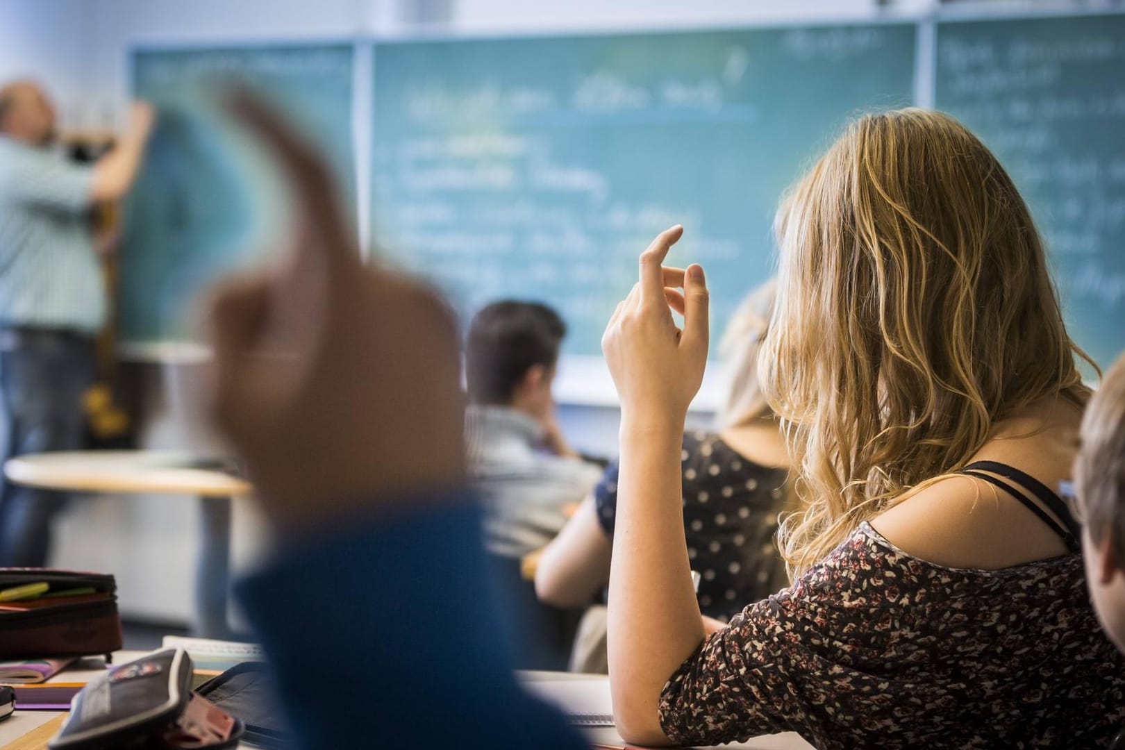 Schulklasse: Die Schulleistungsstudie untersucht die Kompetenzstände von Schülern der 9. Klassen in Mathematik, Biologie, Chemie und Physik. (Symbolbild)