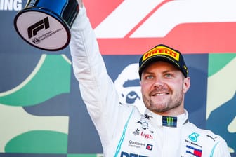 Valtteri Bottas: Der finnische Mercedes-Pilot hofft im Titelkampf noch auf ein Wunder.