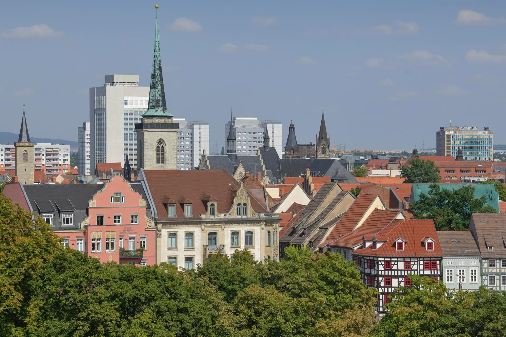 Stadtpanorama von Erfurt: Die Stadt will nun die Neugestaltung der Grünanlage Blumenstraße in Angriff nehmen.