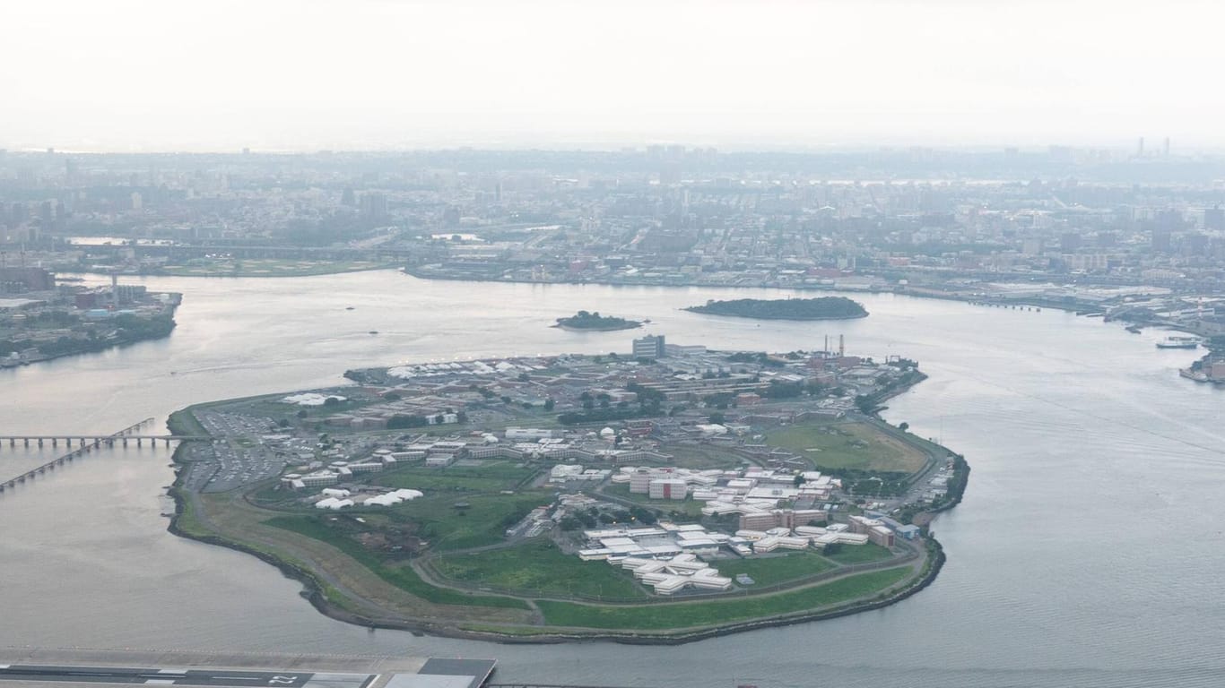 Die Gefängnisinsel Rikers Island in New York: Der Schließung des Gefängnisses ist eine kontroverse Debatte vorausgegangen.