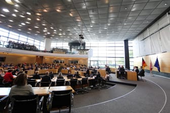 Das Plenum im Thüringer Landtag: Wer zieht in den Thüringer Landtag ein?