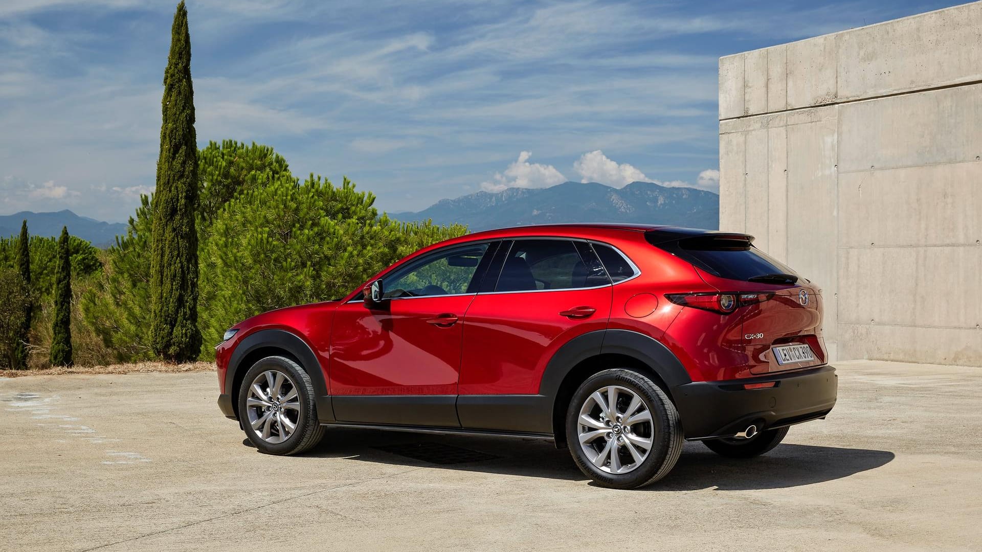 Mazda CX-30: Er fällt auch durch sein puristisches Außendesign auf.