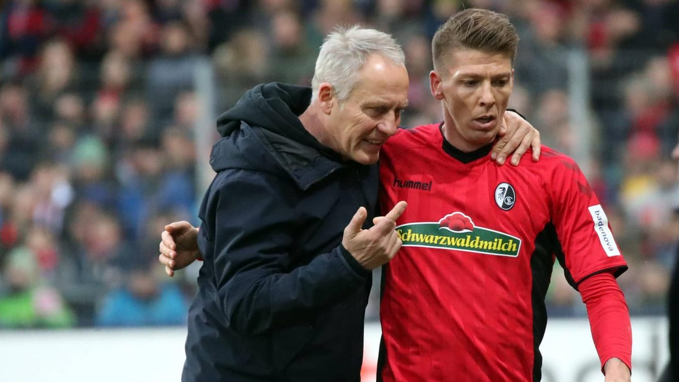 Freiburg-Trainer Christian Streich (l.): Hier im Gespräch mit seinem Kapitän Mike Frantz.