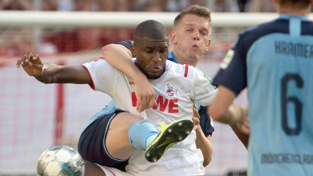 Der Kölner Anthony Modeste (l) ist noch nicht in Fahrt gekommen in dieser Saison.