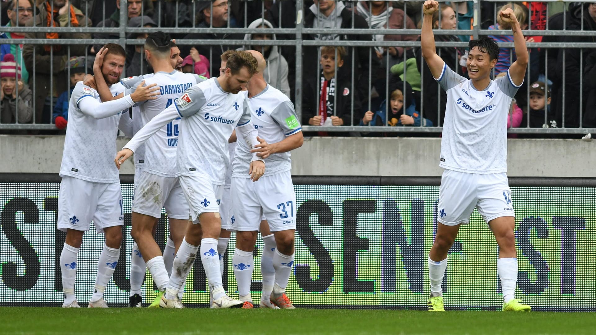 St. Pauli gegen Darmstadt: Die Hessen jubeln über drei wichtige Punkte. St. Pauli gegen Darmstadt: Die Hessen jubeln über drei wichtige Punkte.