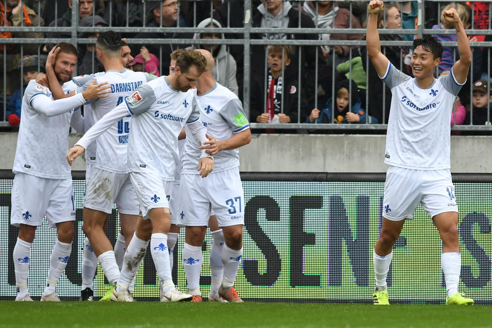 St. Pauli gegen Darmstadt: Die Hessen jubeln über drei wichtige Punkte.