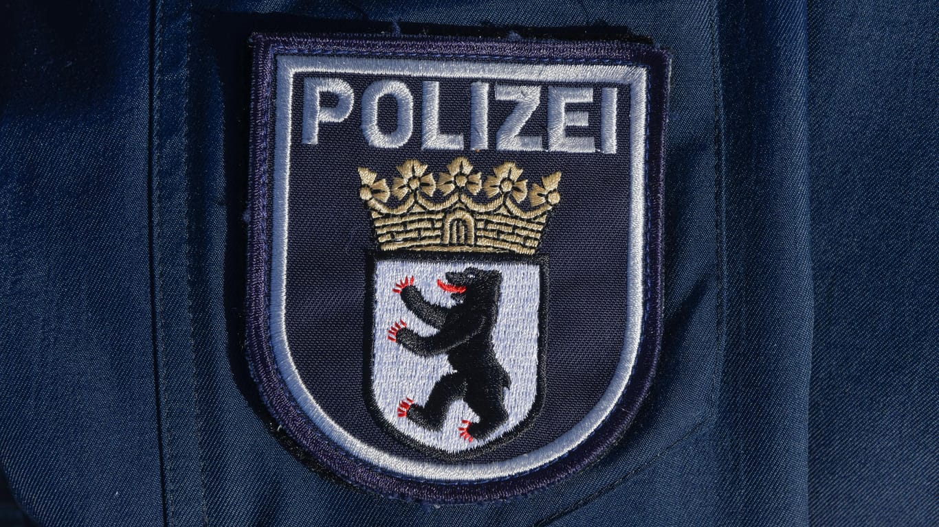 Emblem der Berliner Polizei (Symbolbild): In der Vergangenheit hatte es immer wieder Angriffe in Berliner U-Bahnhöfen gegeben.