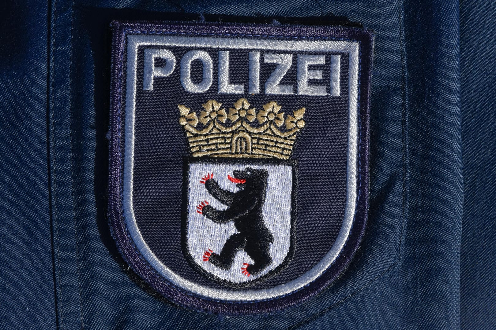 Emblem der Berliner Polizei (Symbolbild): In der Vergangenheit hatte es immer wieder Angriffe in Berliner U-Bahnhöfen gegeben.