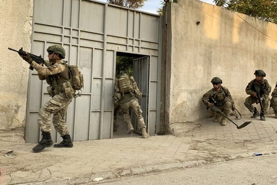 Türkische Soldaten in Tall Abyad in Nordsyrien.
