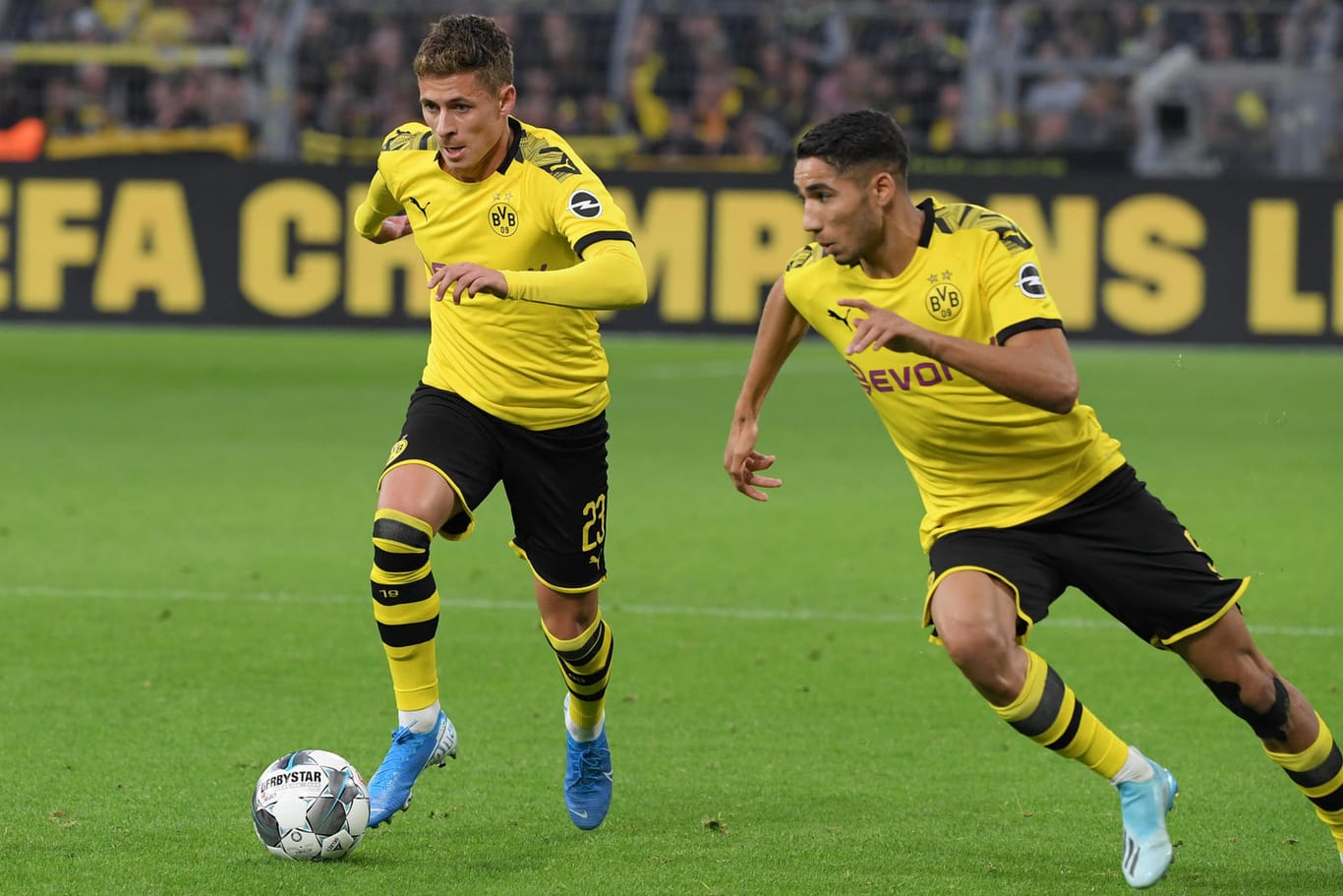 Thorgan Hazard (l.) und Achraf Hakimi: Gegen Borussia Mönchengladbach können beide die rechte Seite bilden.