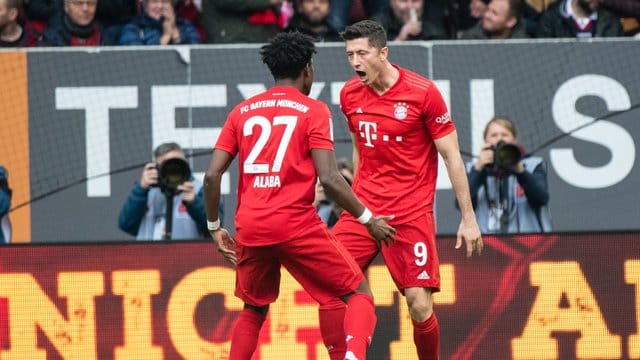 Robert Lewandowski (r) traf erneut für den FC Bayern.
