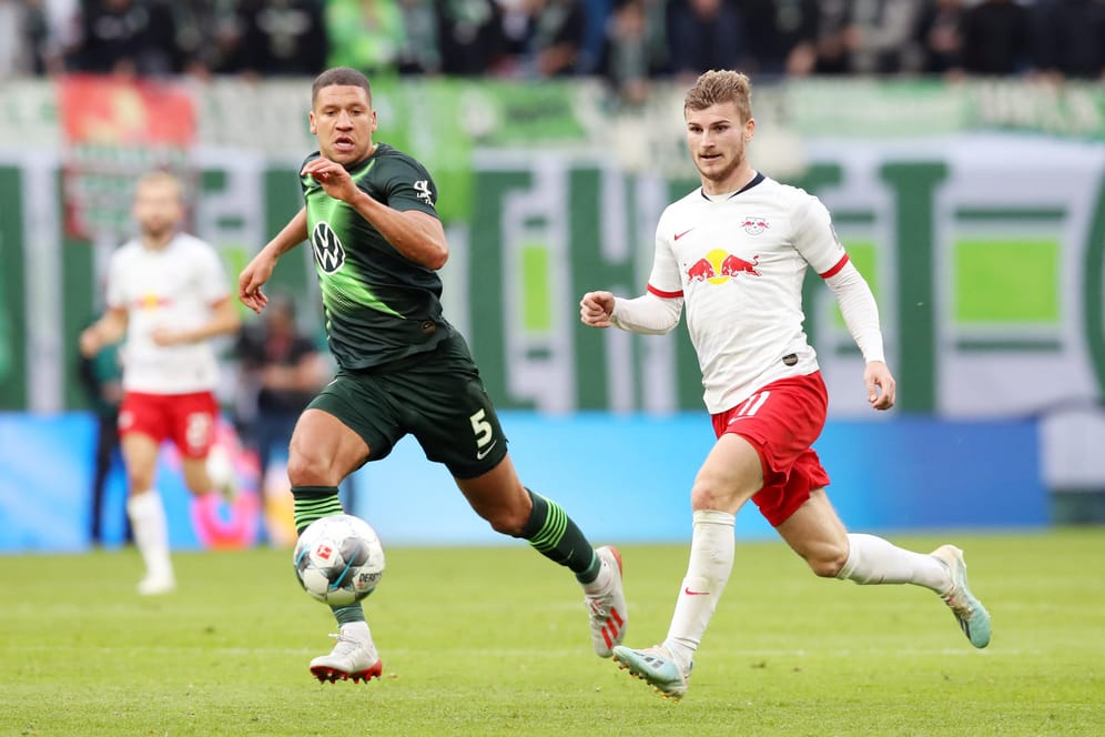 Jeffrey Bruma (li.) und Timo Werner (re.): Der VfL Wolfsburg bleibt ungeschlagen.