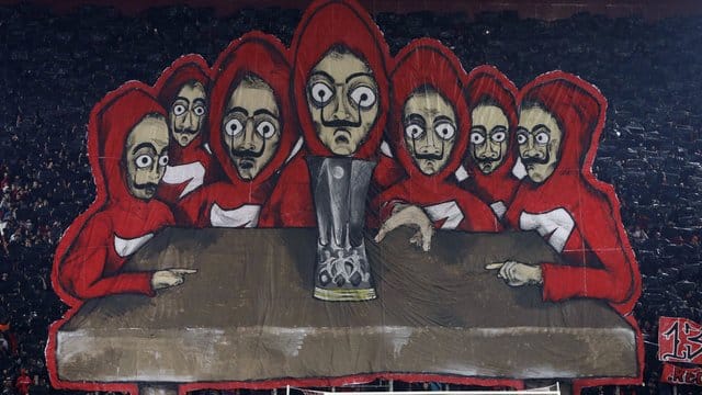 Wollen auch in der Champions-League ihr Team nach vorne peitschen: Die Fans von Olympiakos Piräus. Wollen auch in der Champions-League ihr Team nach vorne peitschen: Die Fans von Olympiakos Piräus.