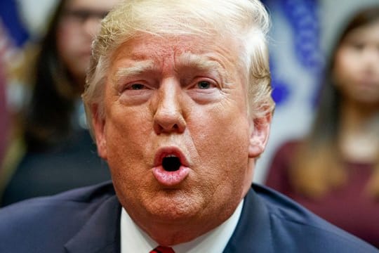 Der G7-Gipfel im kommenden Jahr wird nun doch nicht in einer Hotelanlage von US-Präsident Donald Trump in Miami zusammenkommen.