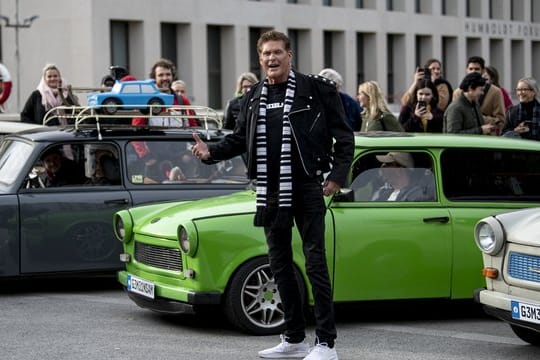 David Hasselhoff auf der Rathausbrücke in Berlin.