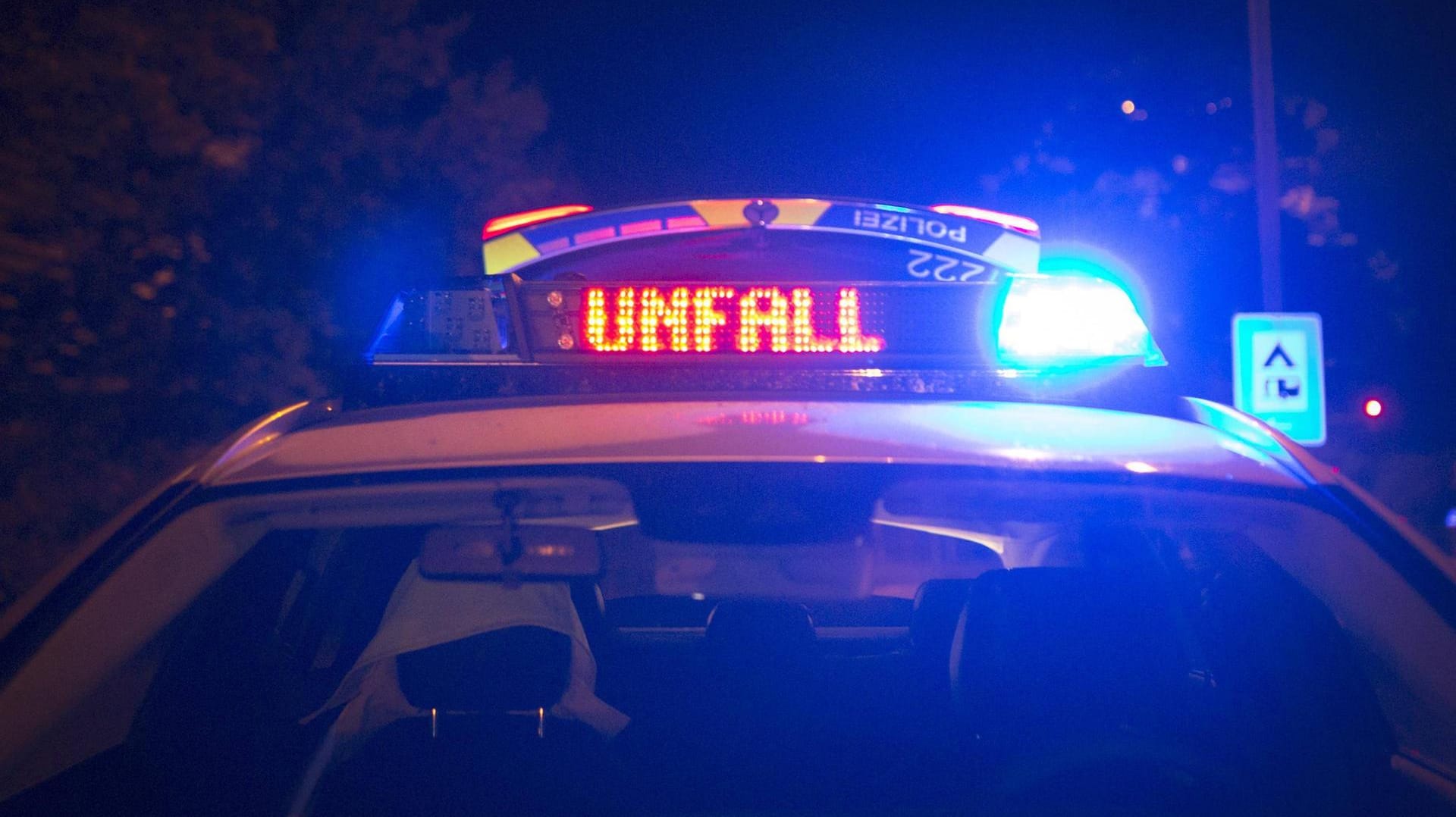 Polizeiwagen: Bei einem Unfall in Bayern ist ein Mann getötet worden. (Symbolbild) Polizeiwagen: Bei einem Unfall in Bayern ist ein Mann getötet worden. (Symbolbild)