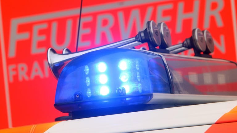 Feuerwehr im Einsatz: Bei einem Unfall im Hohenlohekreis sind drei Menschen verletzt worden. (Symbolbild)