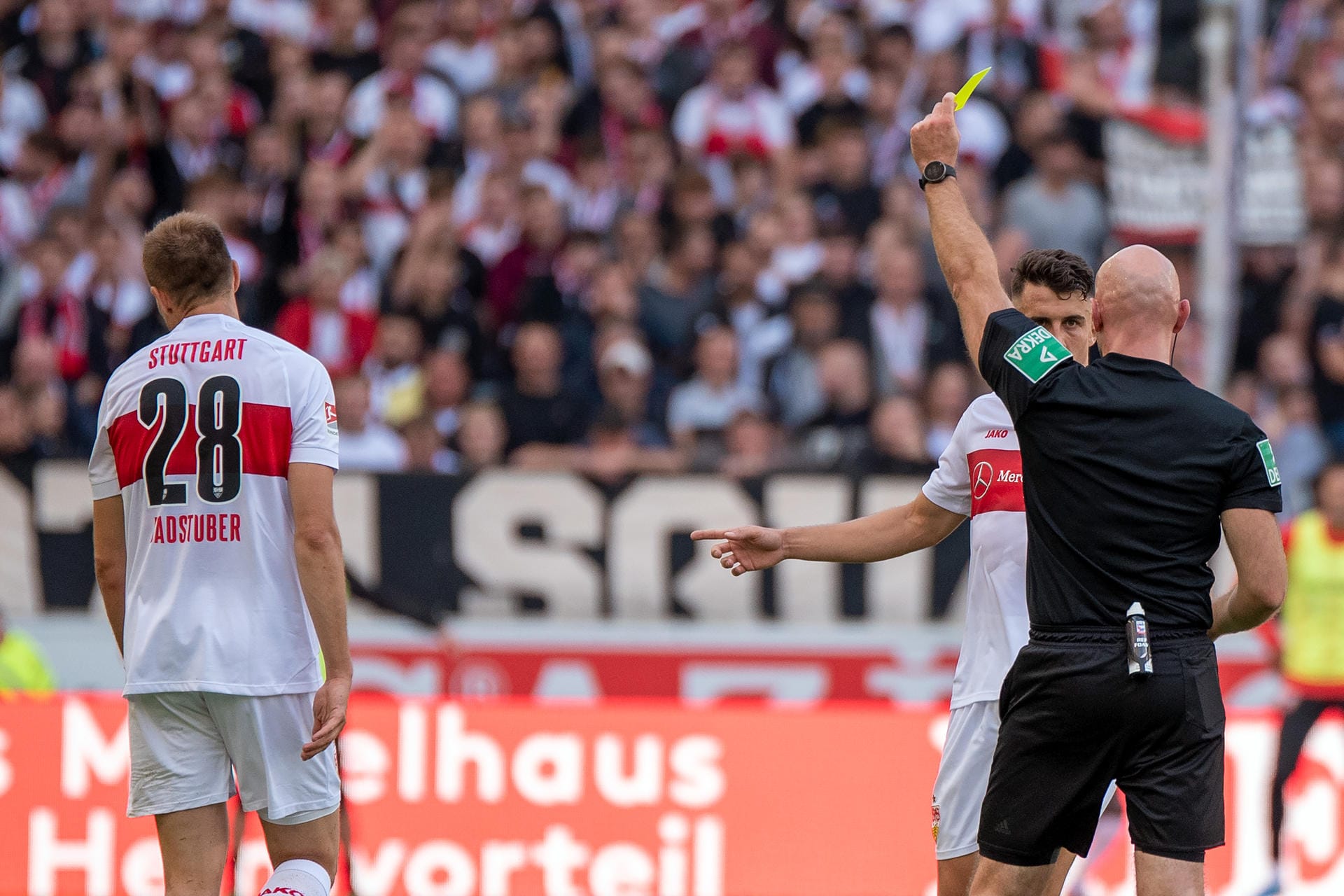 Holger Badstuber sieht die Gelbe Karte.