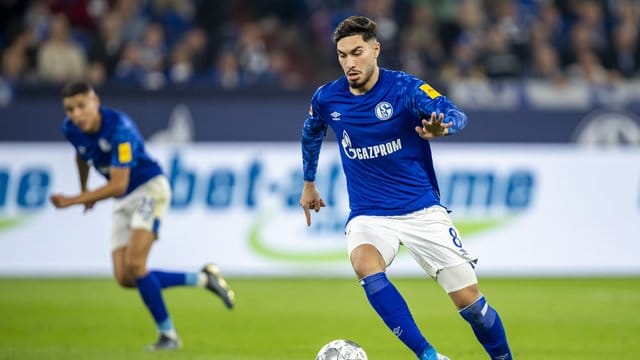 Schalkes Suat Serdar (r) fehlt seinem Team im Spiel gegen Hoffenheim.