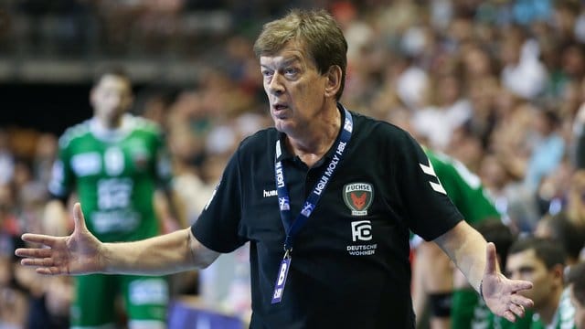 Berlins Trainer Velimir Petkovic hat mit seinem Team gegen Balingen überraschend verloren. Berlins Trainer Velimir Petkovic hat mit seinem Team gegen Balingen überraschend verloren.