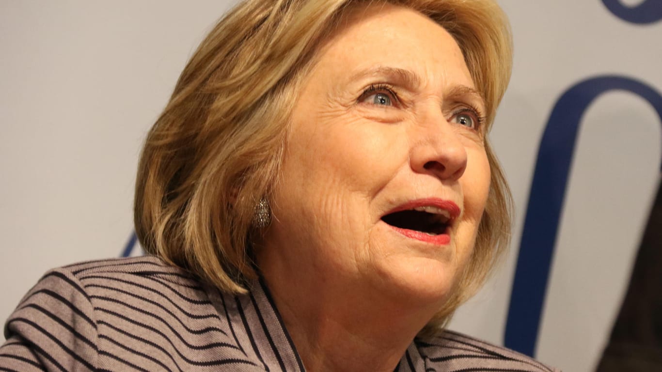 Hillary Clinton: Die Demokratin hat mit einem Tweet für Wirbel gesorgt.