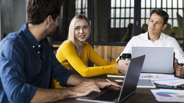 Freelancer haben in der Regel mehrere Auftraggeber.