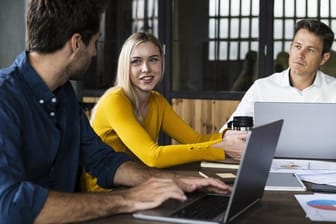 Freelancer haben in der Regel mehrere Auftraggeber.