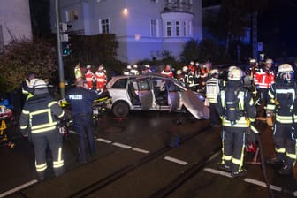 Unfall in Bielefeld: Auf dem Rückweg von einer Hochzeitsfeier ist ein Jugendlicher gestorben.