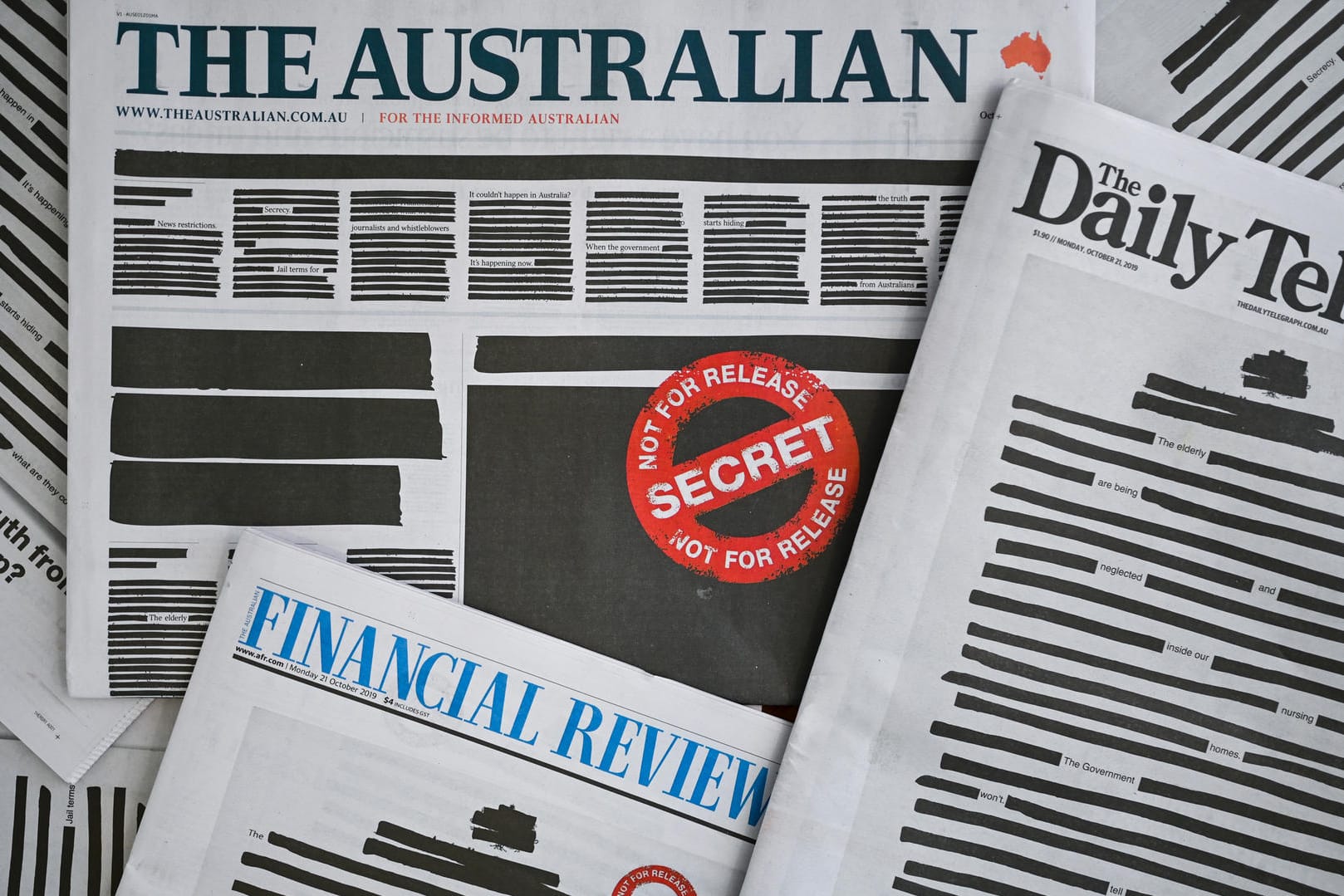 Australische Zeitungen erscheinen mit geschwärzten Titelseiten.