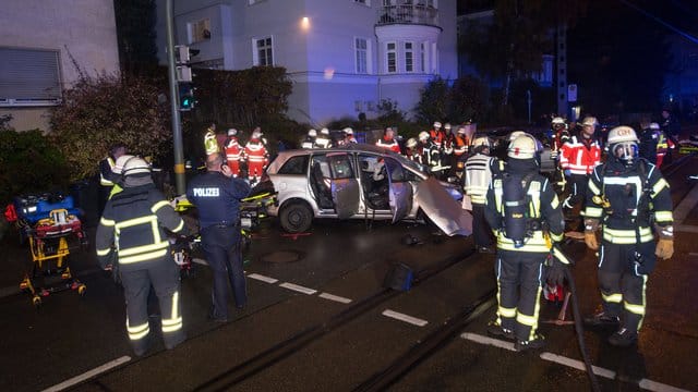 Rettungskräfte am Unfallort in Bielfeld.
