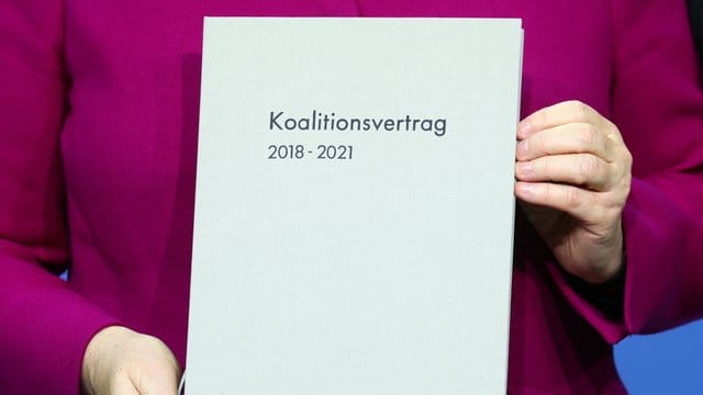 Die große Koalition war Anfang 2018 nur unter Mühen zustande gekommen, nachdem die Jamaika-Verhandlungen von CDU/CSU, FDP und Grünen gescheitert waren. Die große Koalition war Anfang 2018 nur unter Mühen zustande gekommen, nachdem die Jamaika-Verhandlungen von CDU/CSU, FDP und Grünen gescheitert waren.