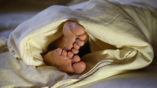 Wer dauerhaft zu wenig oder schlecht schläft, dessen Wohlbefinden und Gesundheit sind gefährdet. Wer dauerhaft zu wenig oder schlecht schläft, dessen Wohlbefinden und Gesundheit sind gefährdet.