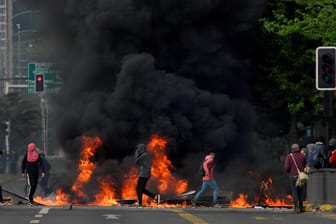 Proteste gegen die chilenische Regierung: Bei den anhaltenden Unruhen sind bisher mindestens acht Menschen gestorben.