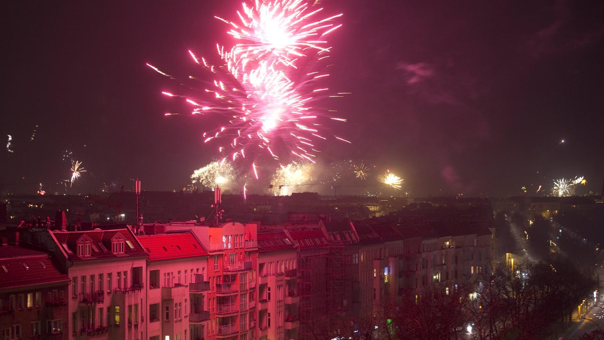 Silvesterfeuerwerk über Berlin: Zwei Verbotszonen hat Berlin für das kommende SIlverster bereits beschlossen. (Archivbild)